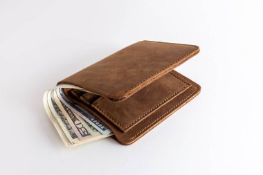 Üzerinde dolar olan cüzdan.