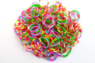 Renkli lastik bant izole edilmiş beyaz arkaplan