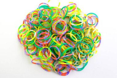 Renkli lastik bant izole edilmiş beyaz arkaplan