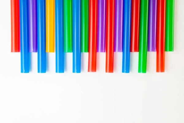 Різнокольорові Коктейльні Трубки Ізольовані Білому Тлі — стокове фото