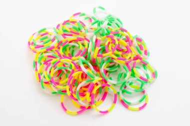 Renkli lastik bant izole edilmiş beyaz arkaplan