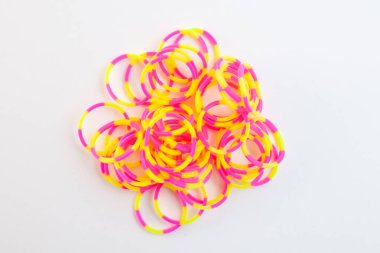 Renkli lastik bant izole edilmiş beyaz arkaplan