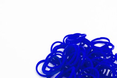 Renkli lastik bant izole edilmiş beyaz arkaplan