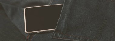 panorama beyaz cep telefonu mavi kot üzerinde