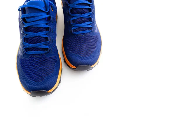 Zole Edilmiş Beyaz Arka Planda Mavi Spor Ayakkabılar — Stok fotoğraf