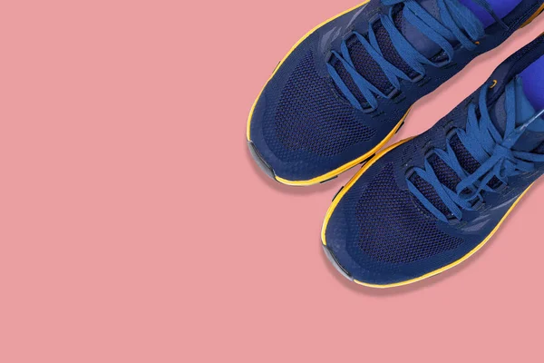 Zapatillas Azules Sobre Fondo Rosa — Foto de Stock