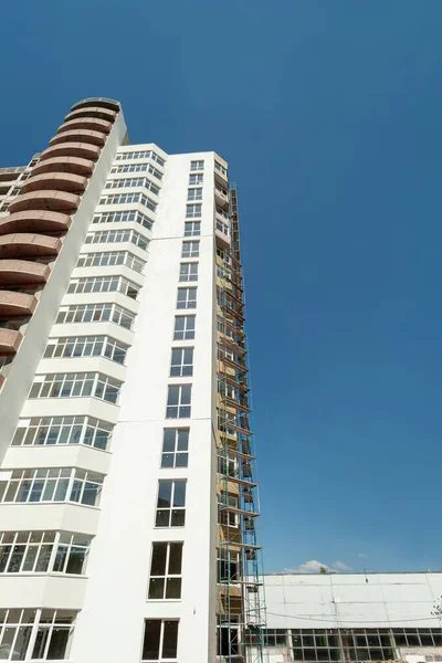 Multi Storey Residential Building Construction Crane Background Blue Sky — Stock Photo, Image