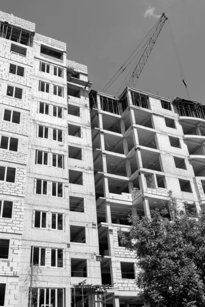 Photo Noir Blanc Immeuble Résidentiel Plusieurs Étages Construction Une Grue — Photo