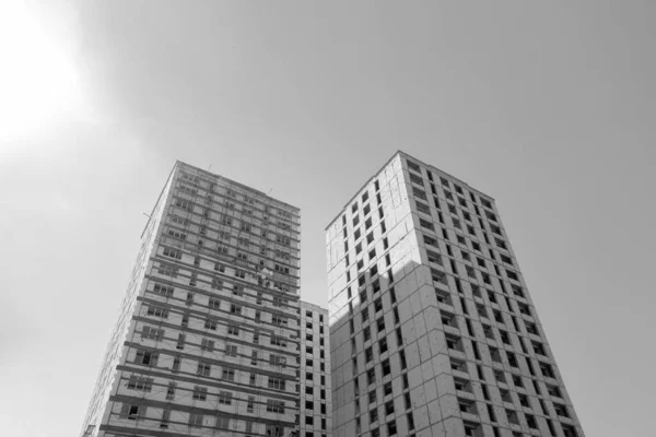 Foto Preto Branco Edifício Residencial Vários Andares Construção Guindaste Fundo — Fotografia de Stock