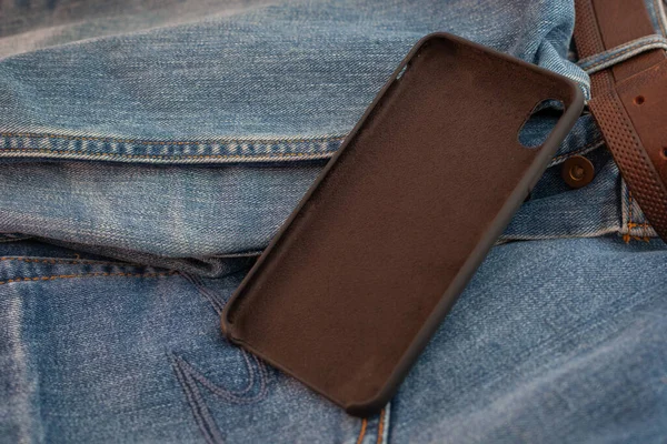 Caso Multi Colore Del Telefono Cellulare Uno Sfondo Denim — Foto Stock