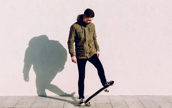 Homem no skate — Fotografia de Stock