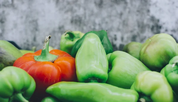 Fundo de pimentas verdes — Fotografia de Stock