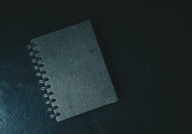 masa üstünde defter