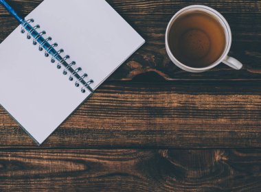 Çay ve boş not defteri