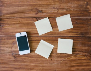 Telefon ve sarı Not sopa