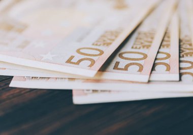 Para Lirası masa üstünde