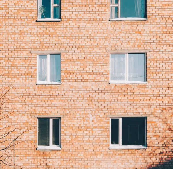 Bina wirh kırmızı tuğla