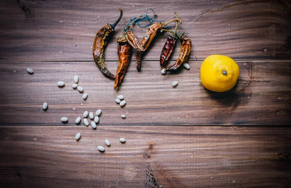Droge paprika met citroen — Stockfoto