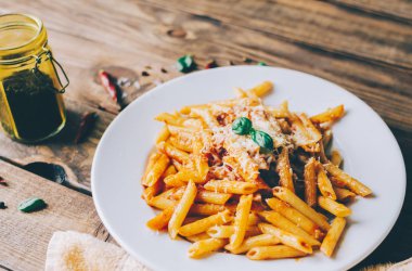 domates soslu makarna