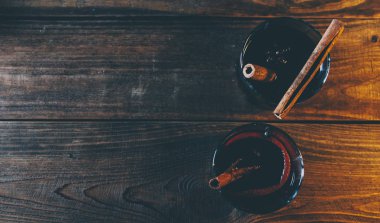 Gözlük mulled şarap ile