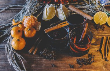 Gözlük mulled şarap ile