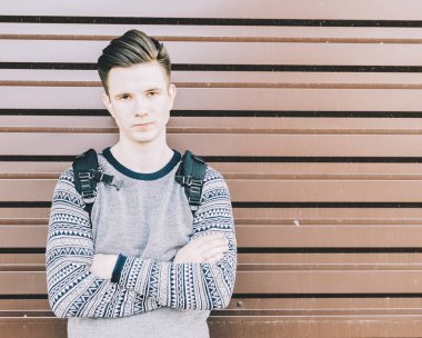 Genç çekici adam On sokak