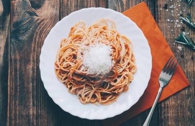 domates soslu makarna