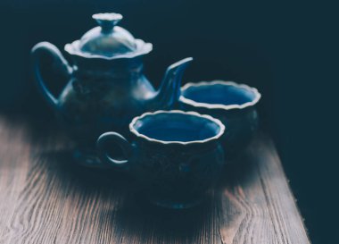 Porselen çaydanlık ve bardak