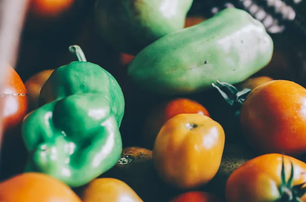 Tomates y pimientos frescos — Foto de Stock