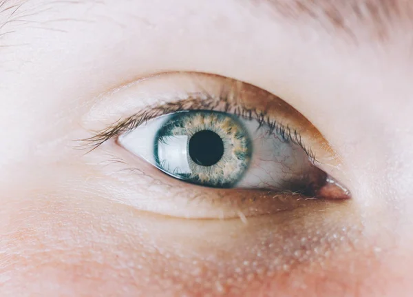 Occhio blu dell'uomo — Foto Stock