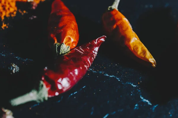 Červené suché chilli papričky — Stock fotografie