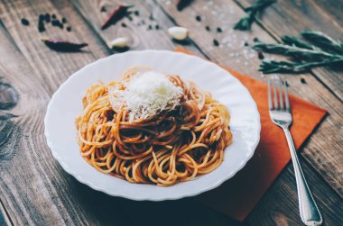 domates soslu makarna