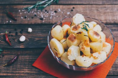 Biberiyeli kızarmış patates.