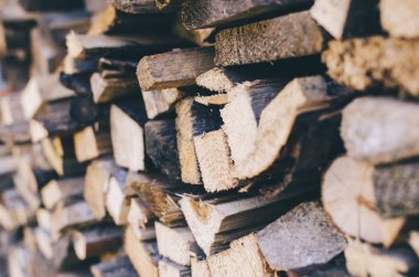 Yakacak odun yığını Köyü