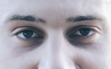  Genç adam yüzü
