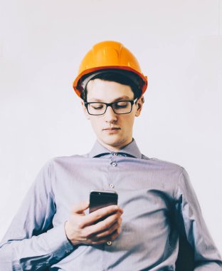 Genç adam mühendis