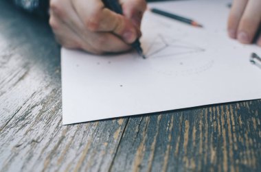 adam bir kroki çizim