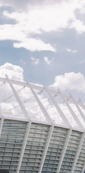 Modern stadyum ve gökyüzü — Stok fotoğraf