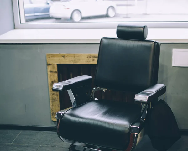 Sillón de cuero en barbería — Foto de Stock