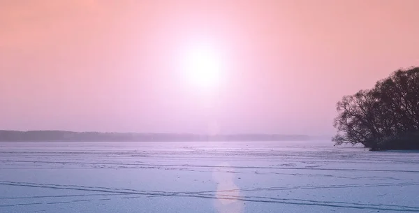 Lac gelé au coucher du soleil — Photo
