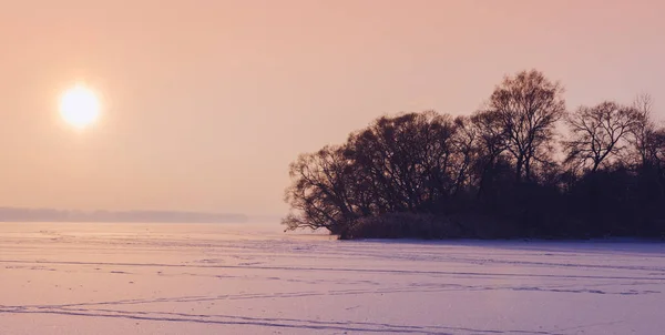 Güzel donmuş göl — Stok fotoğraf
