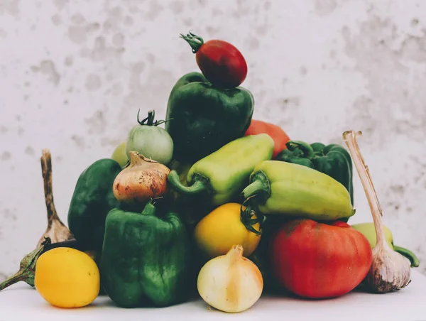 Verduras en la mesa de casa — Foto de Stock
