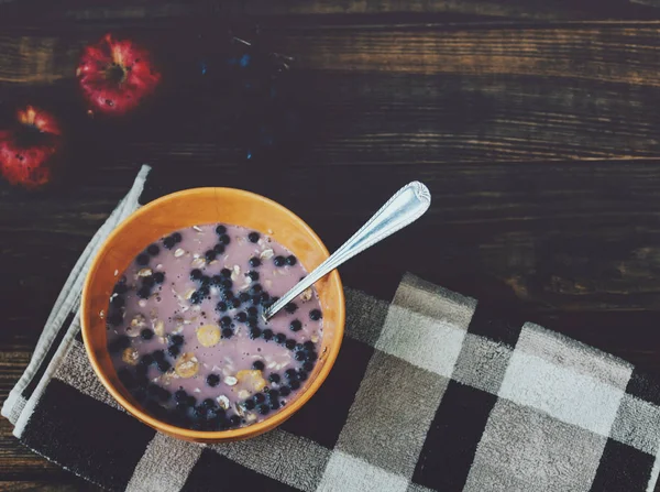 Muesli em tigela com iogurte — Fotografia de Stock