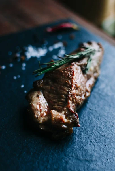 Steak, rozmaring és a só — Stock Fotó