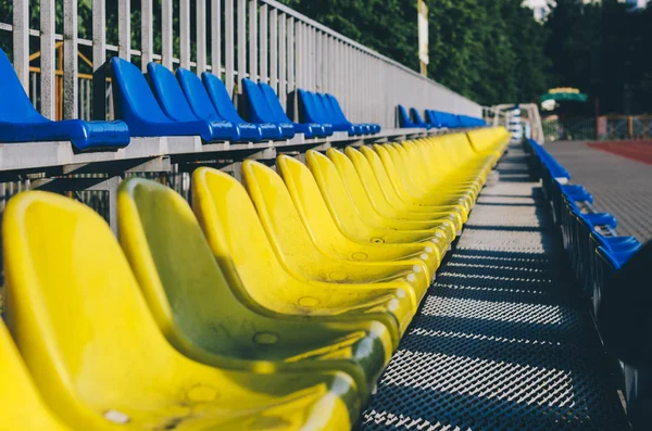 boş stadyum koltukları