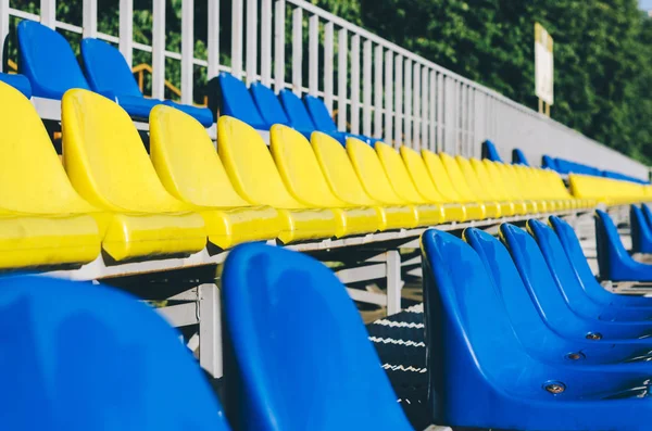 boş stadyum koltukları