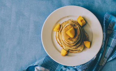 Şeftali ile Pancakes