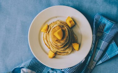 Şeftali ile Pancakes