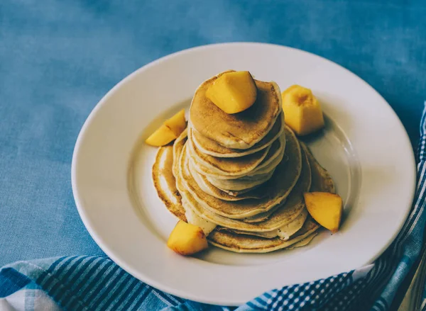 Şeftali ile Pancakes