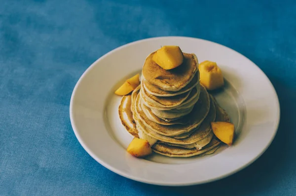 Şeftali ile Pancakes